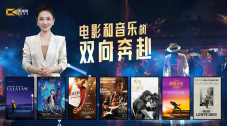 照片中，海莉衣着清凉，尽显热辣身材，比伯多以休闲装出镜。